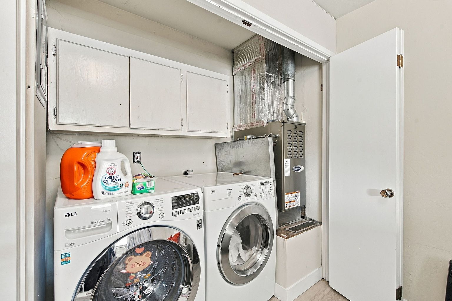 1077 Washington St photo 2