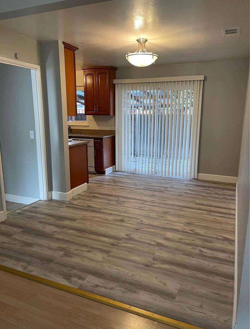 513 Piazza Dr photo 5
