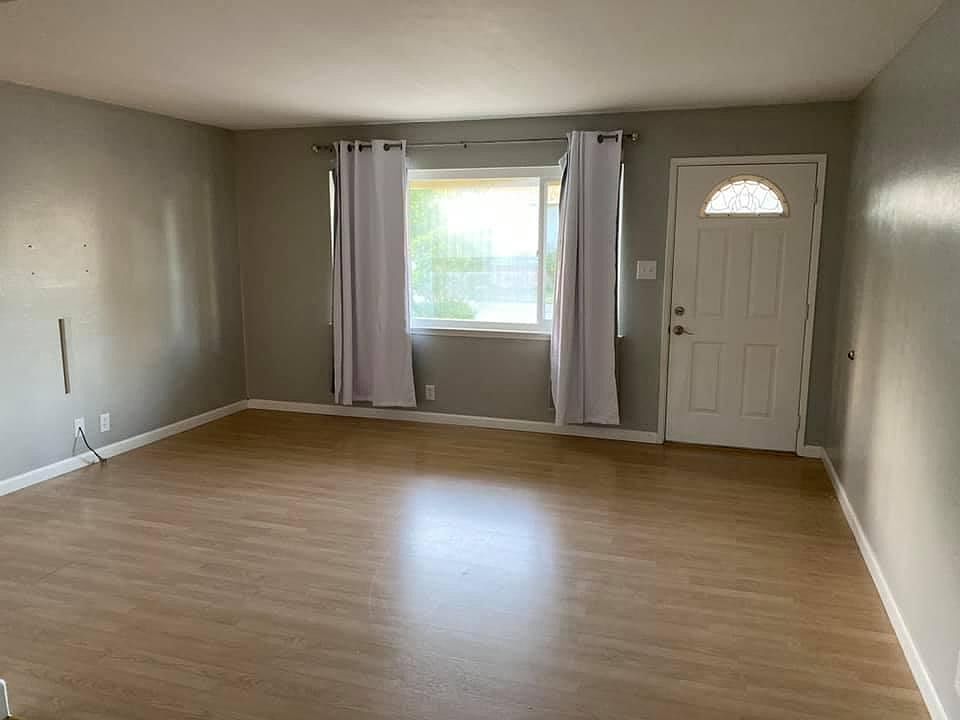 513 Piazza Dr photo 3