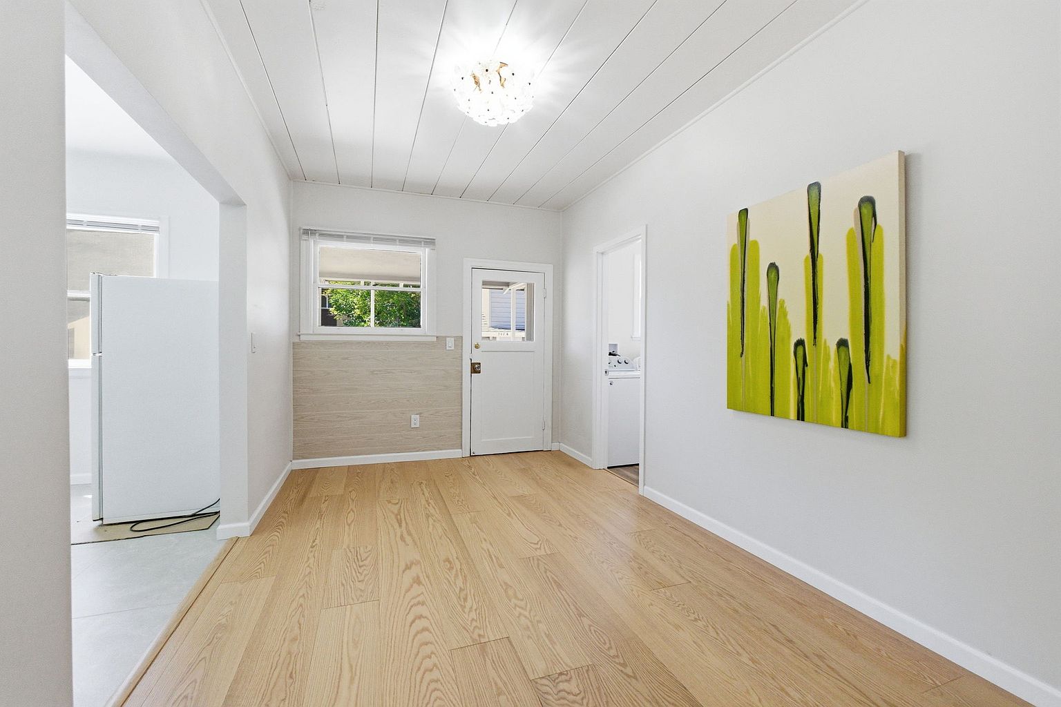 348 Tyrella Ave photo 2