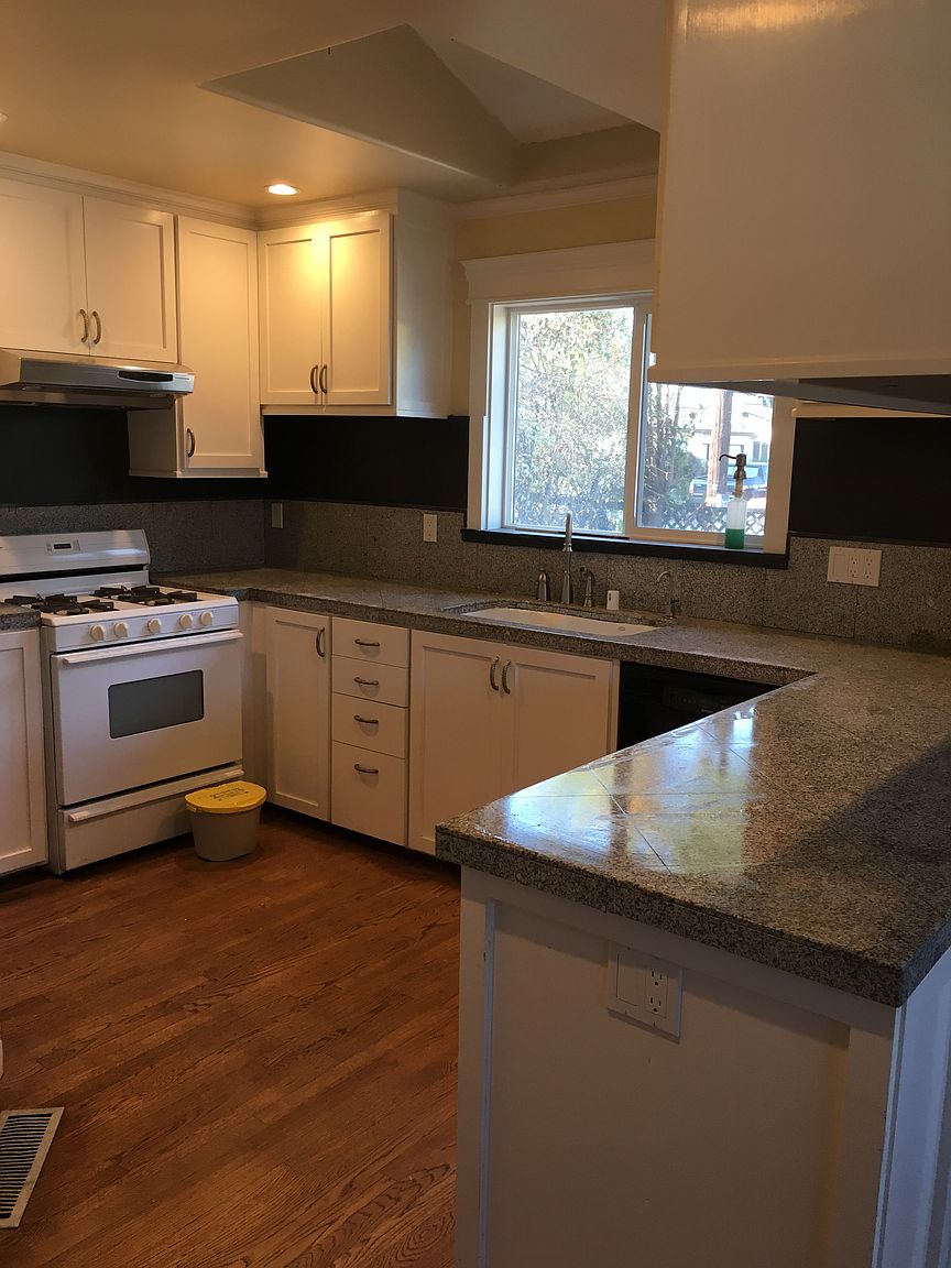 2BR/2BA Single Family House on Lewis Ave · Sunnyvale photo 3