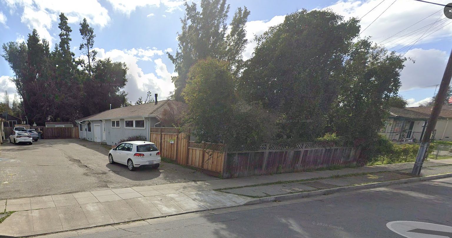 2BR/2BA Single Family House on Lewis Ave · Sunnyvale photo 2