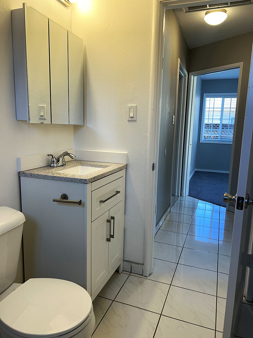 419 E Julian St photo 3