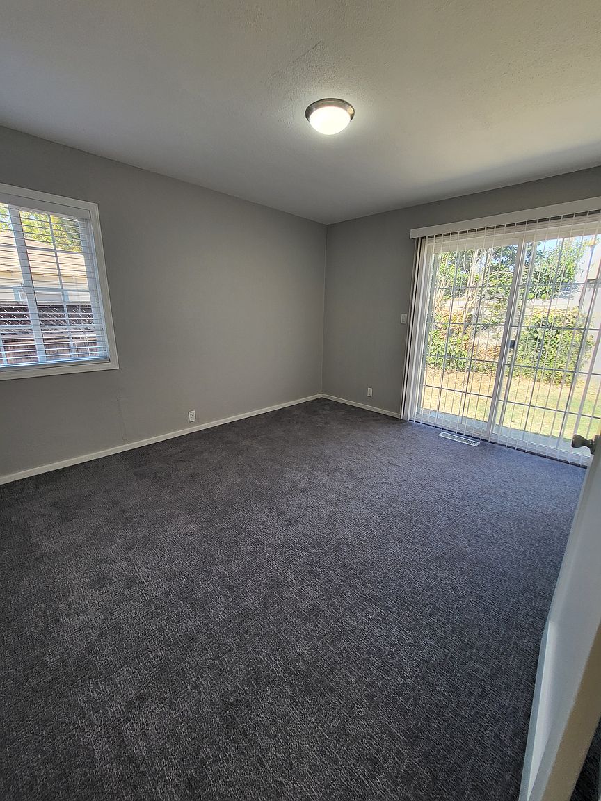 419 E Julian St photo 4
