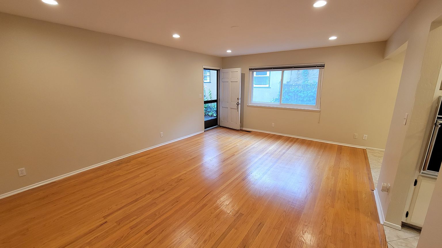 749 Harding Ave photo 4