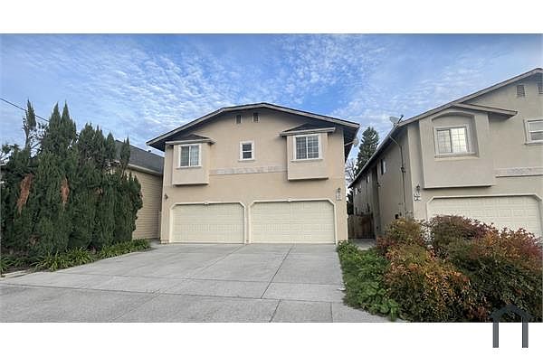 965 Pacific Ave photo 2