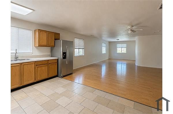 965 Pacific Ave photo 4