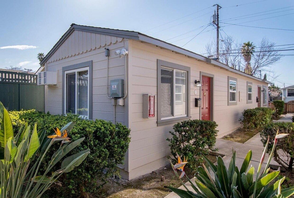 330 Arleta Ave photo 4