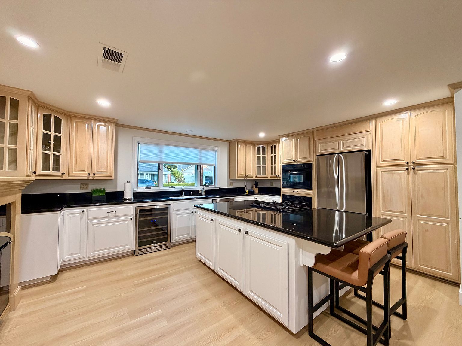 155 Harold Ave photo 3