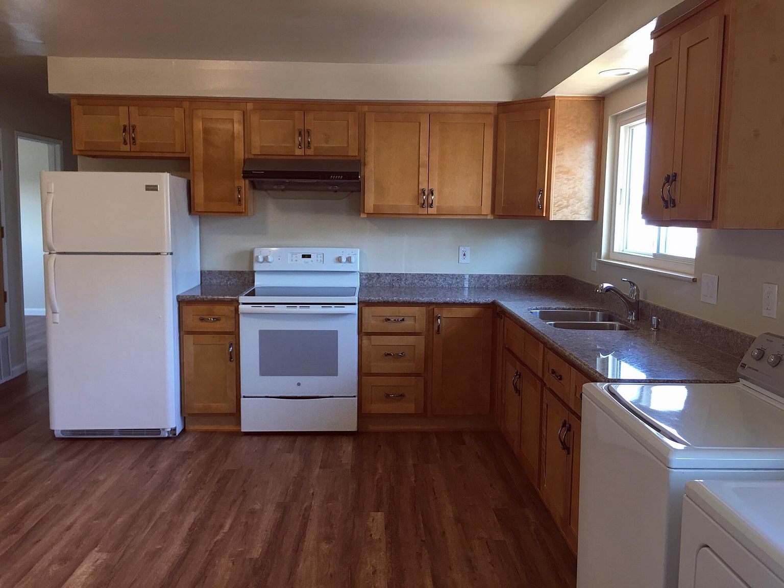 1282 Plum St photo 3