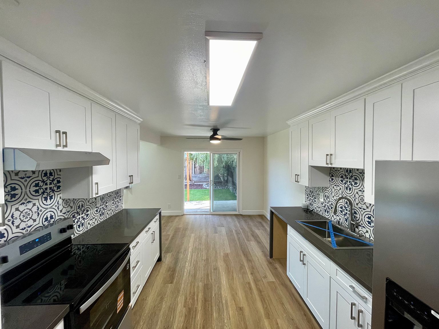 696 Chemeketa Dr photo 2