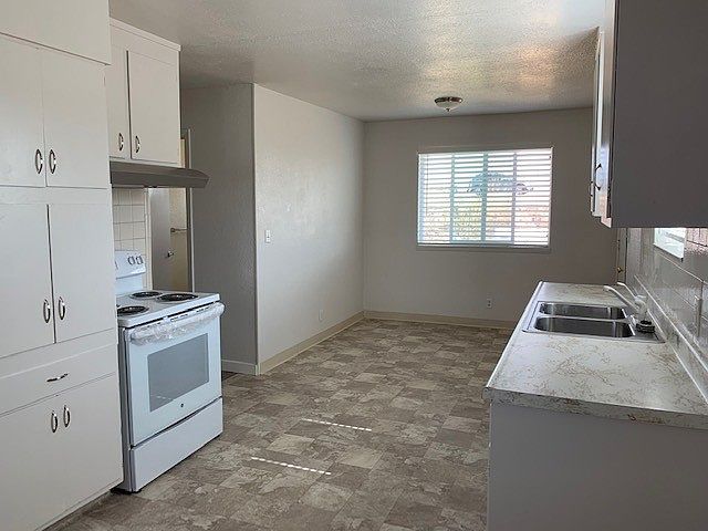 24365 S International Pkwy photo 3