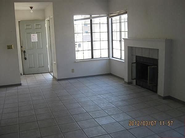 285 W Clover Rd photo 3