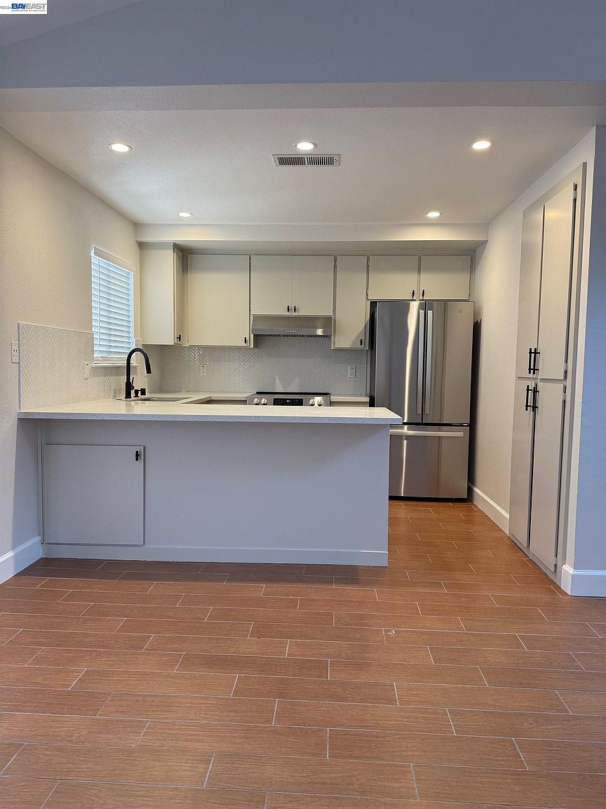 101 Portola Way photo 5