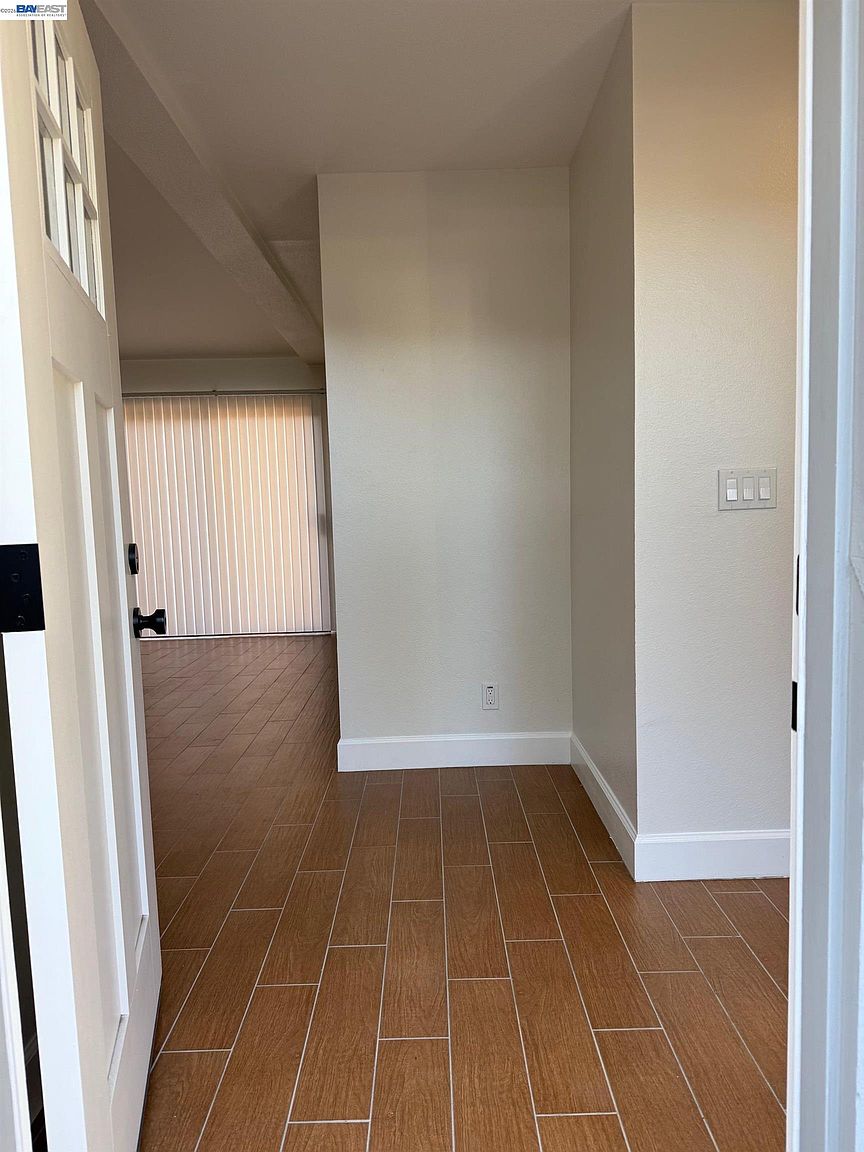 101 Portola Way photo 3