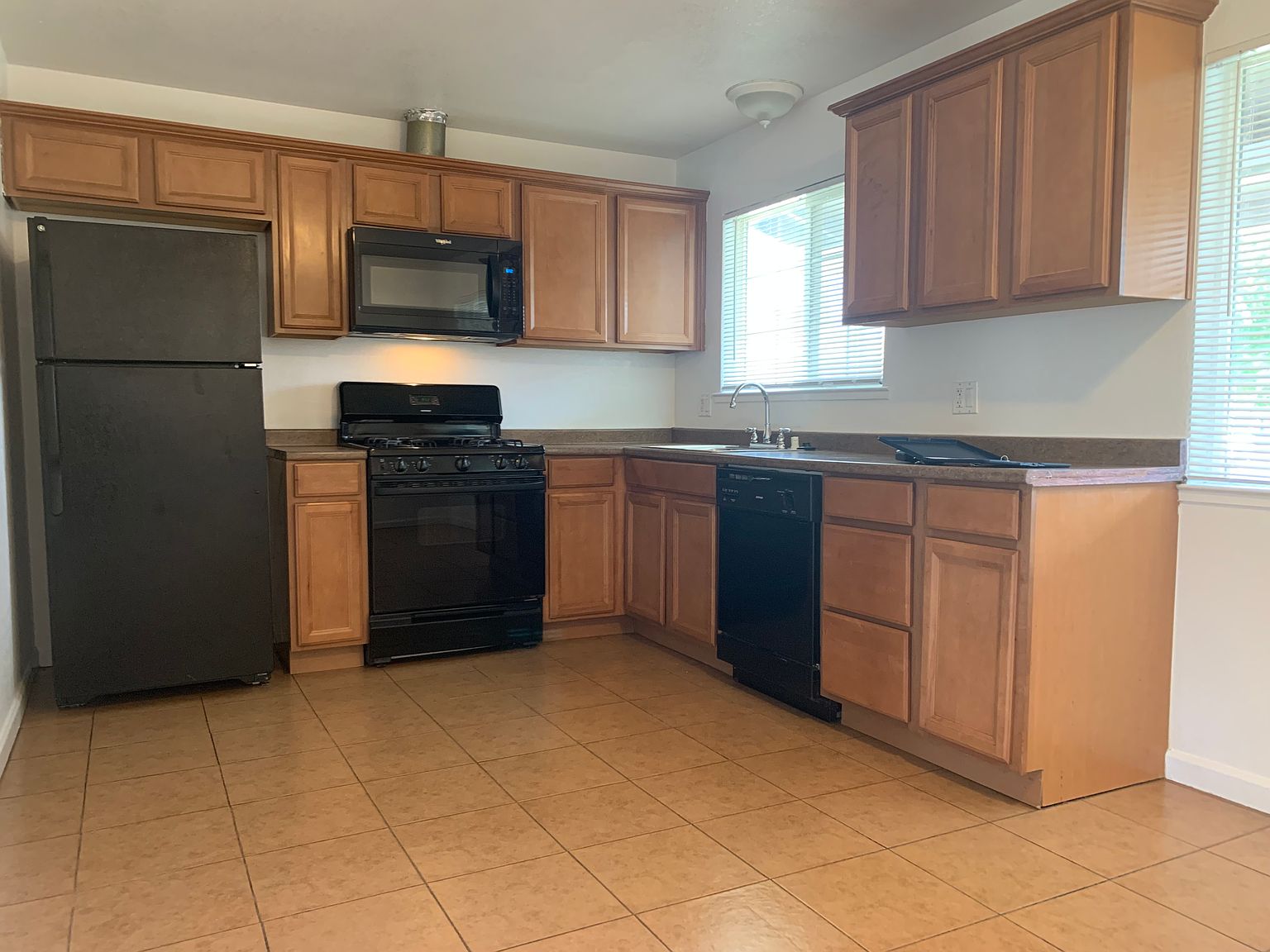 446 Marie Ave photo 5