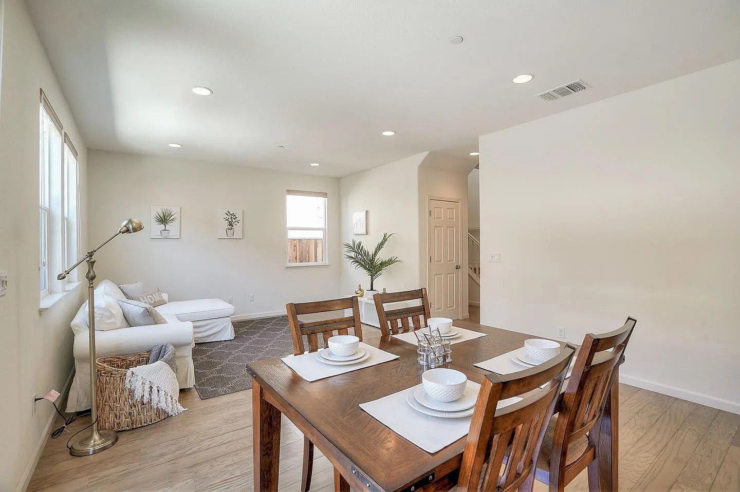 113 Caspian Way photo 4