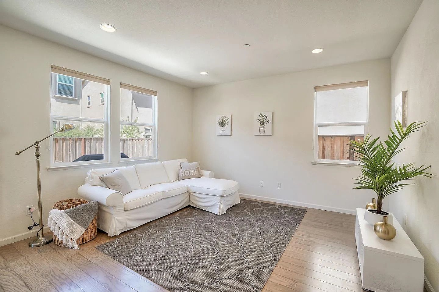 113 Caspian Way photo 3