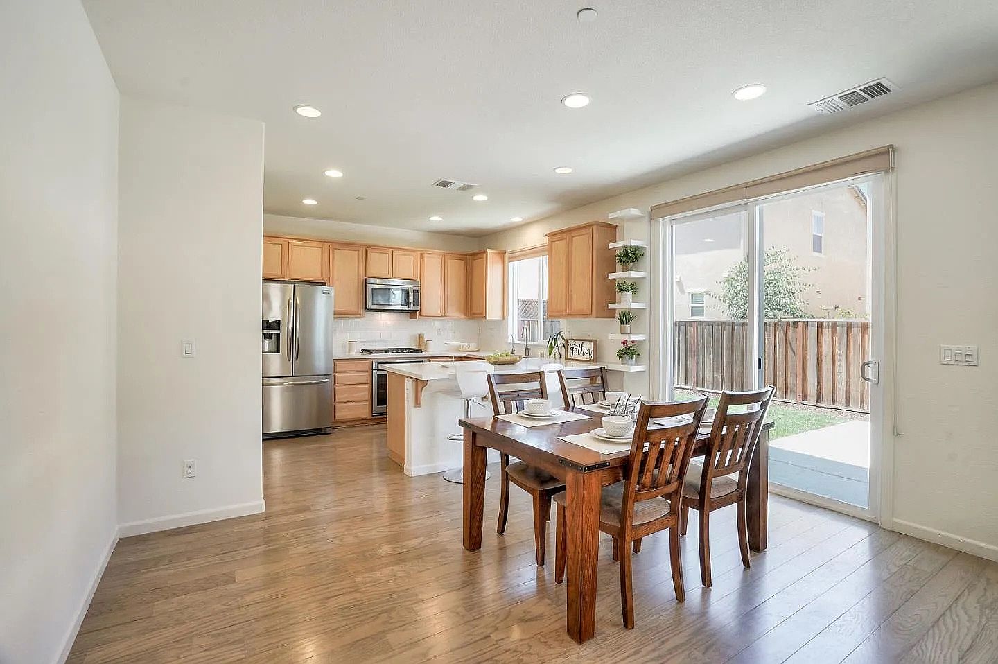 113 Caspian Way photo 5