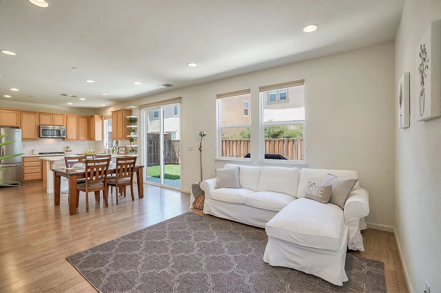 113 Caspian Way photo 2