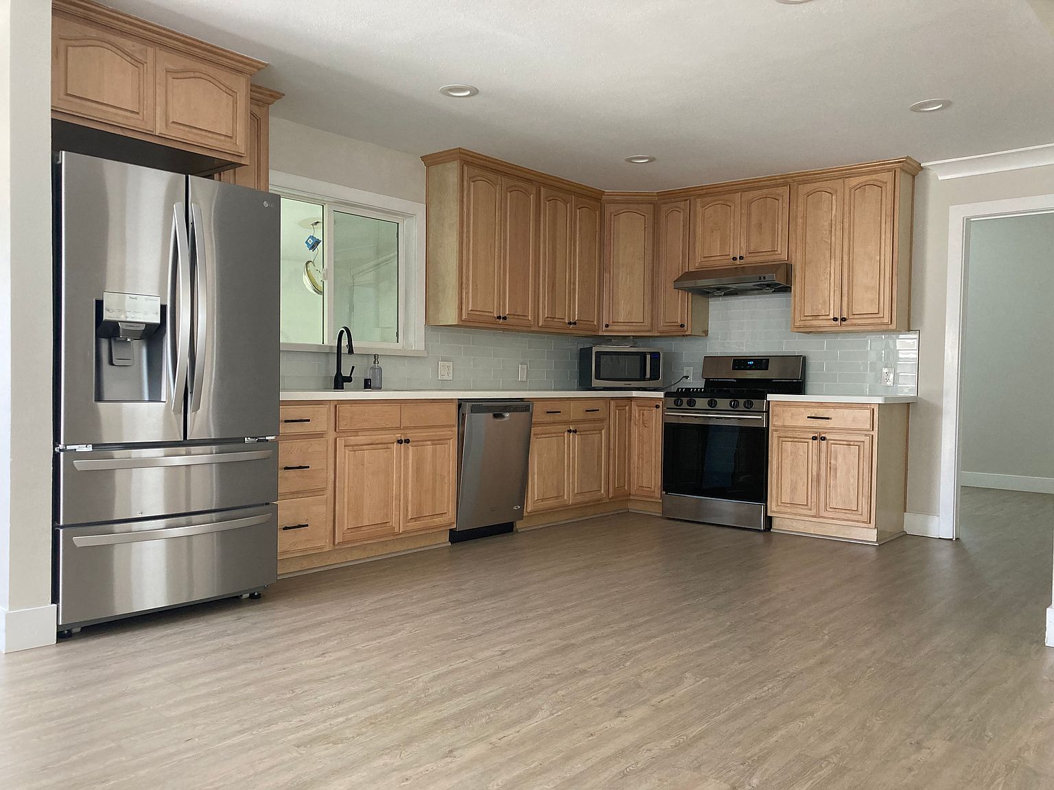 95 Bisceglia Ave photo 4