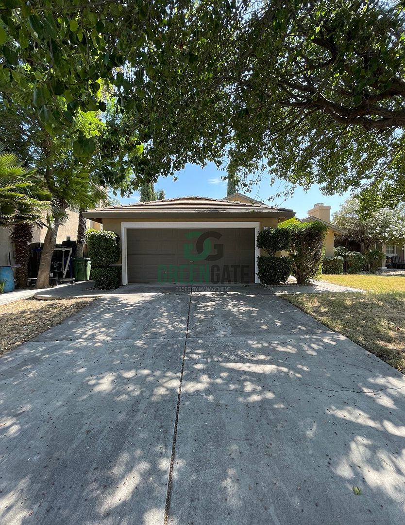 1660 Etta Way photo 3