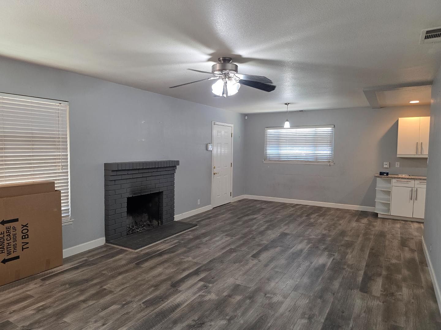 1225 W Beverly Pl photo 5