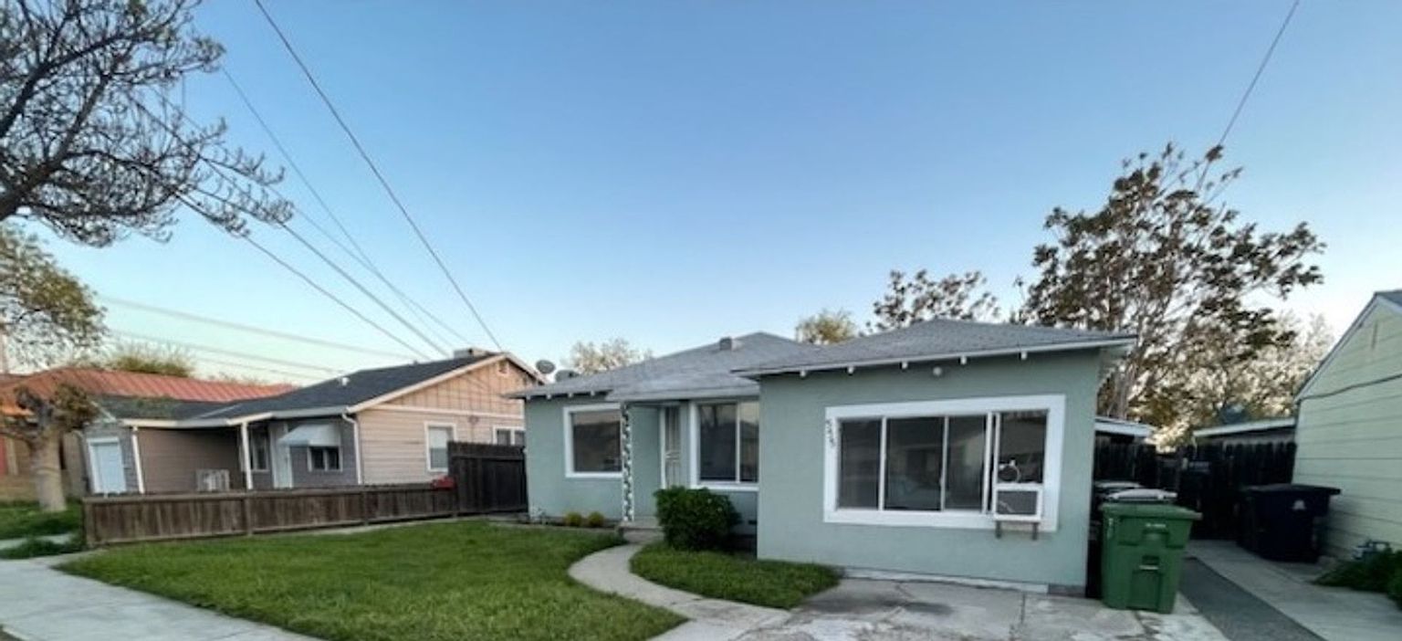 555 W Whittier Ave Tracy, CA 95376 photo 2