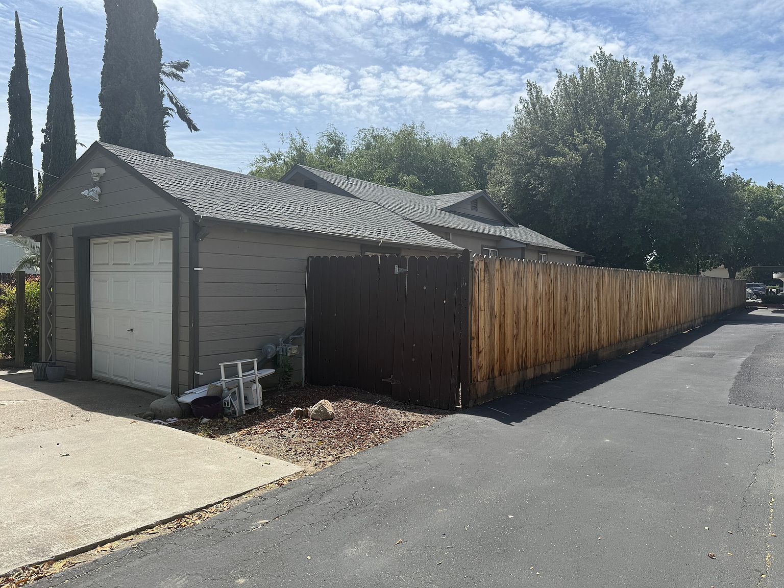 560 W Emerson Ave photo 2