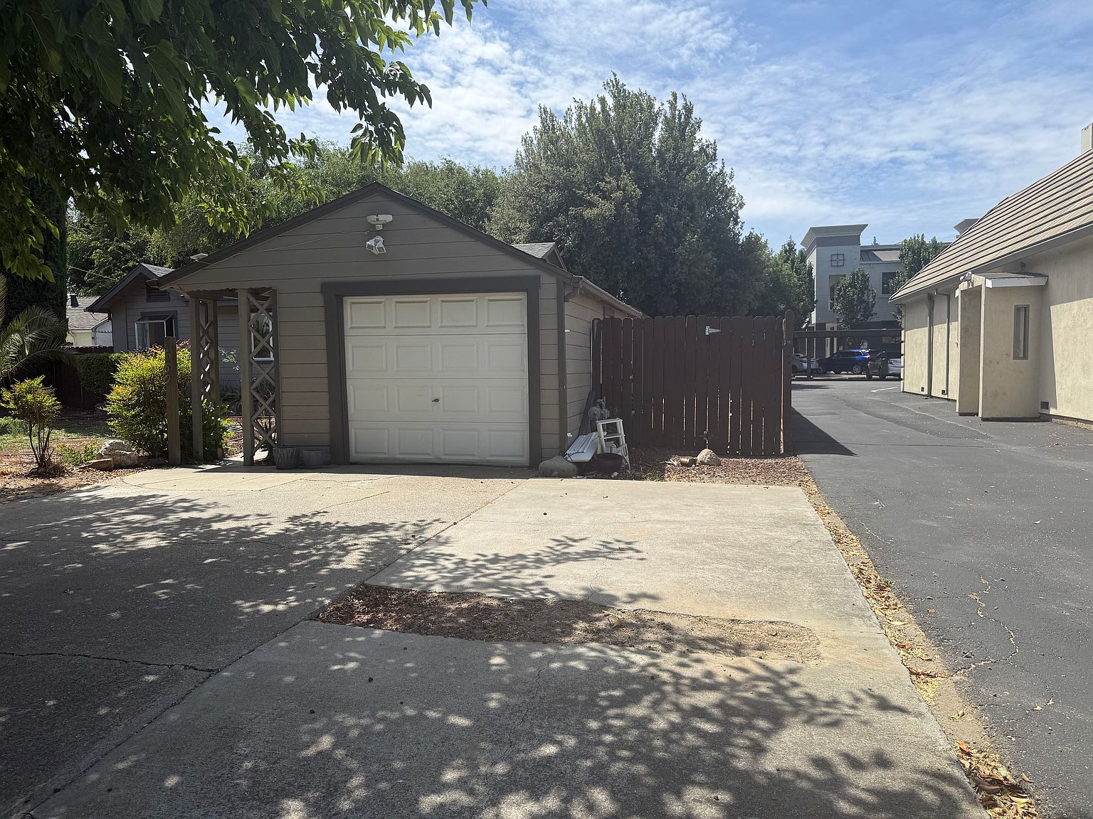 560 W Emerson Ave photo 3