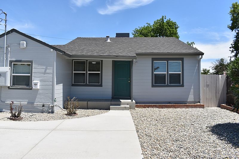 1720 Bessie Avenue photo 3