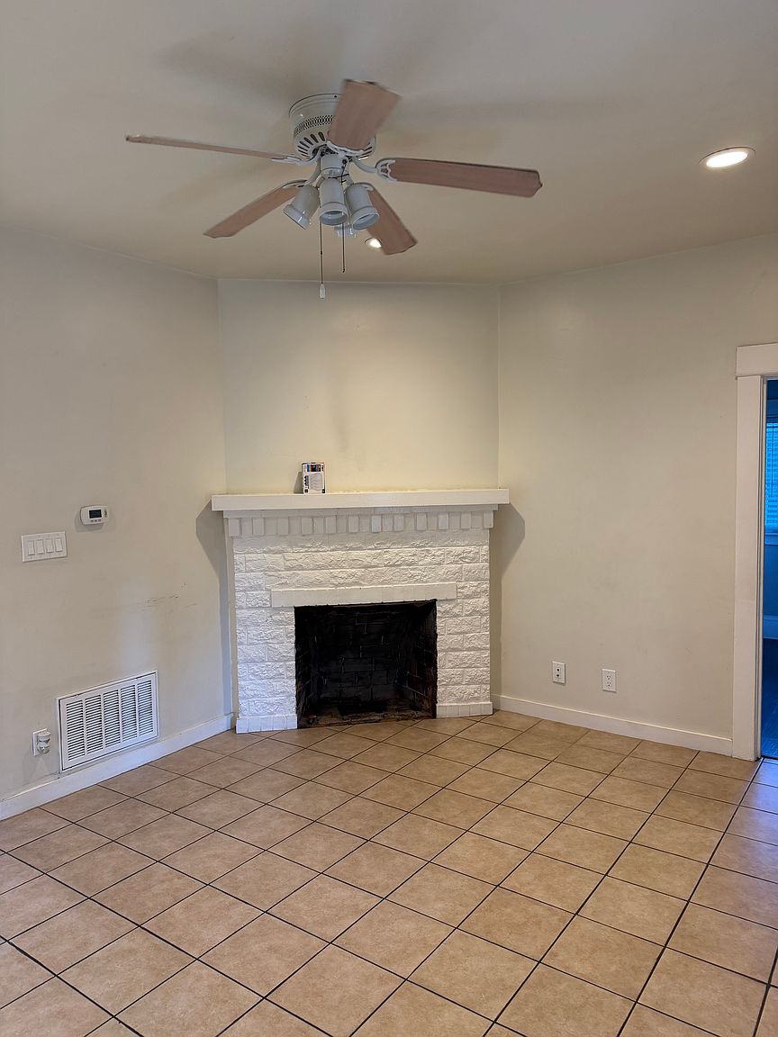 1363 Holly Dr photo 4