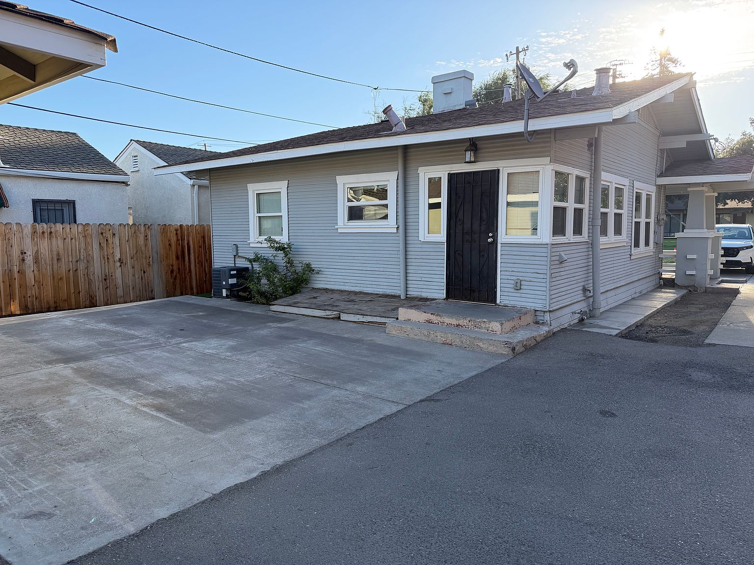1363 Holly Dr photo 2