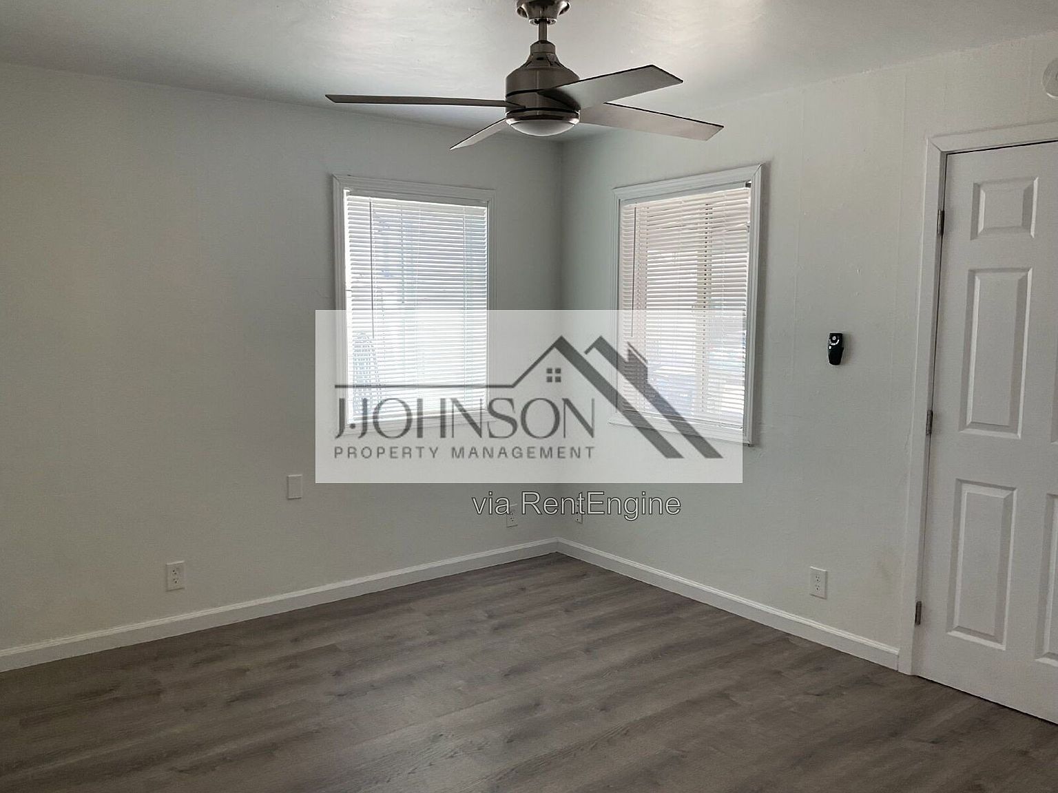 214 W Carlton Way photo 5