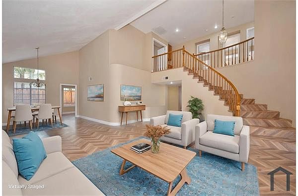 1585 Foxwood Dr photo 3