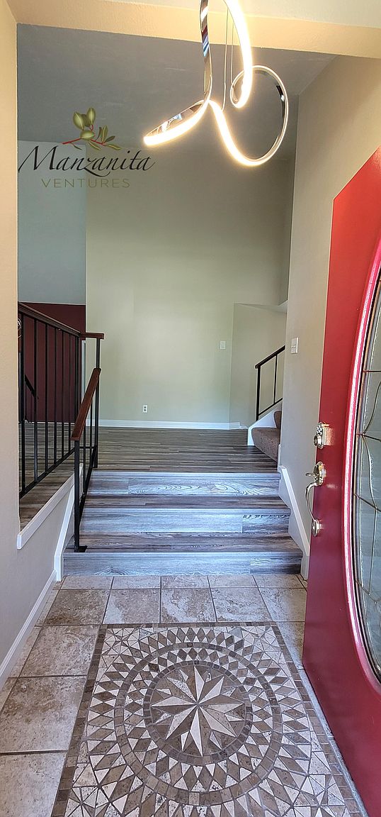 152 Redwood Ave photo 4