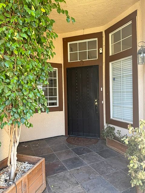 1491 Velasquez Ln photo 2