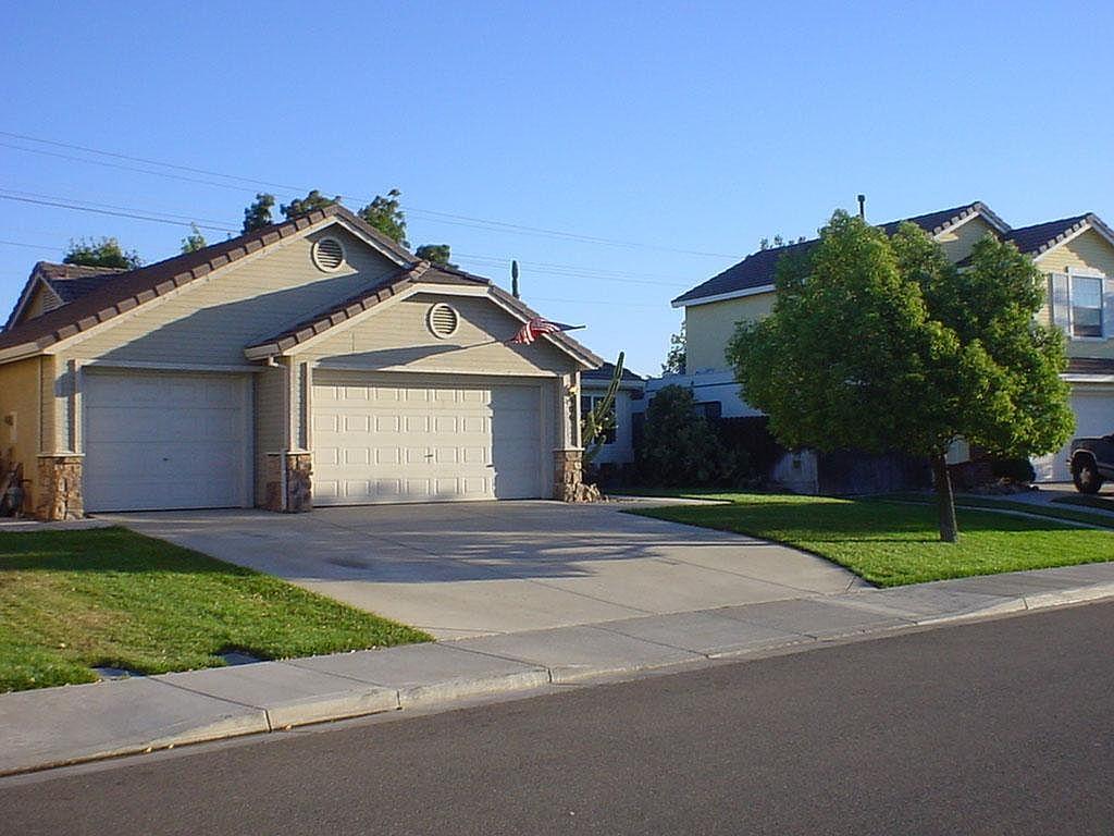 906 Lourence Dr photo 2