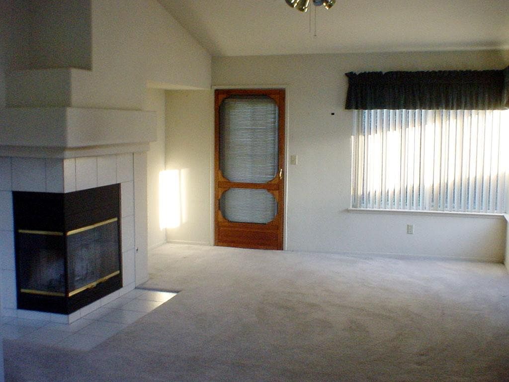 906 Lourence Dr photo 4