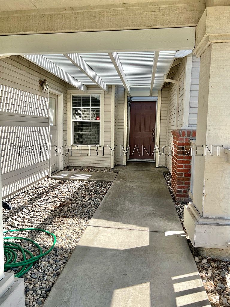 1188 Palomino Ct photo 3