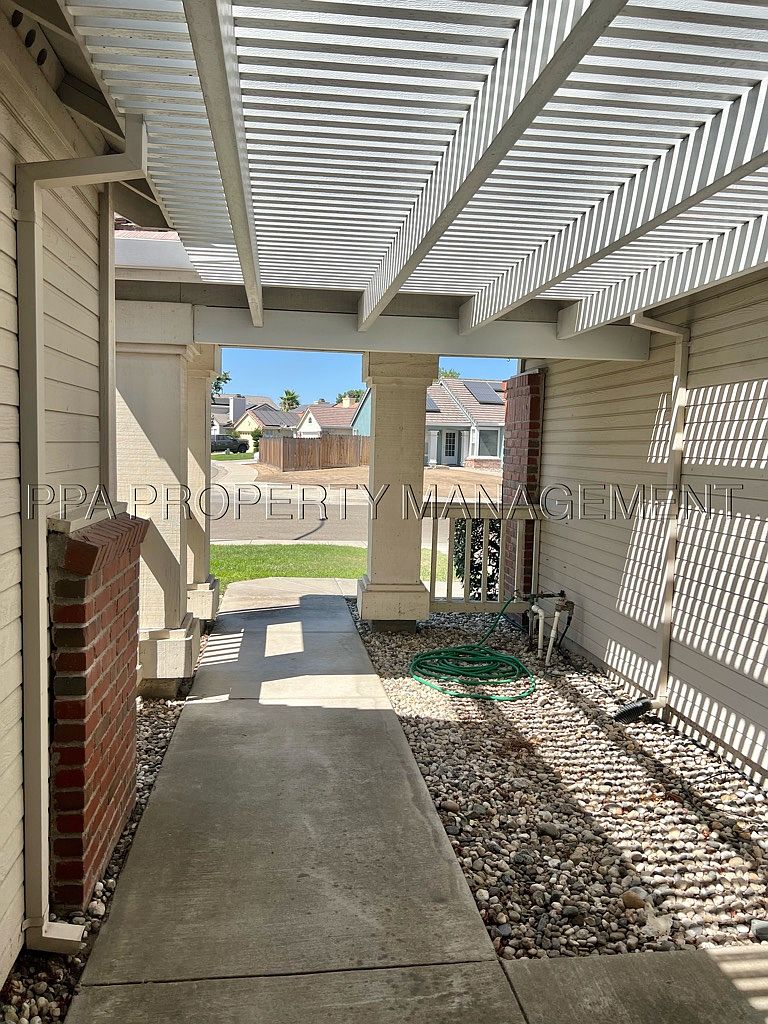 1188 Palomino Ct photo 4