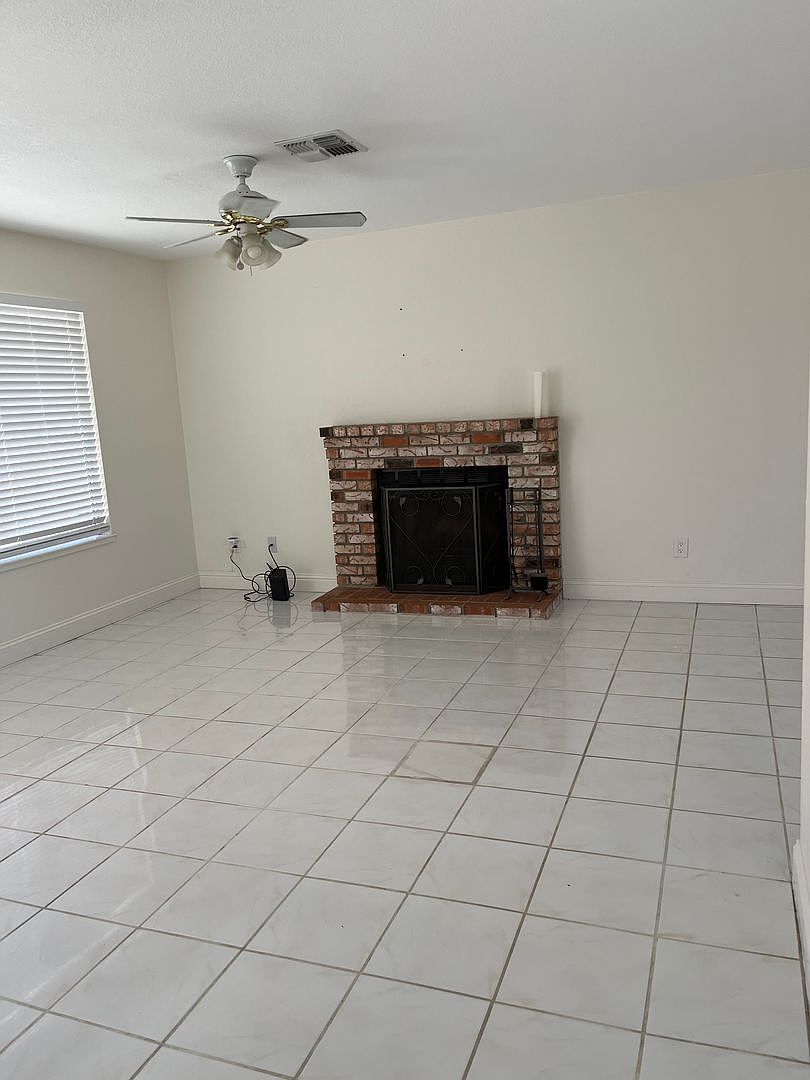 311 Yosemite Dr photo 3
