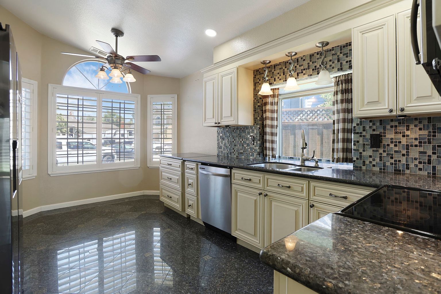 12 Phillips Ct photo 3