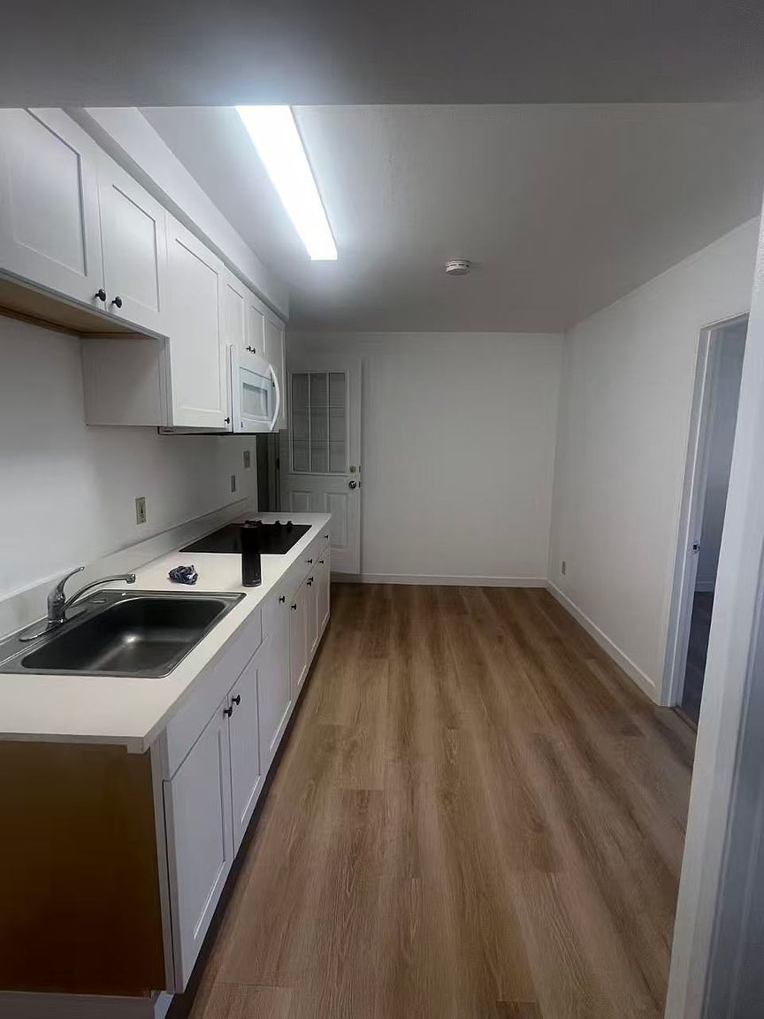 468 Westlake Ave photo 2