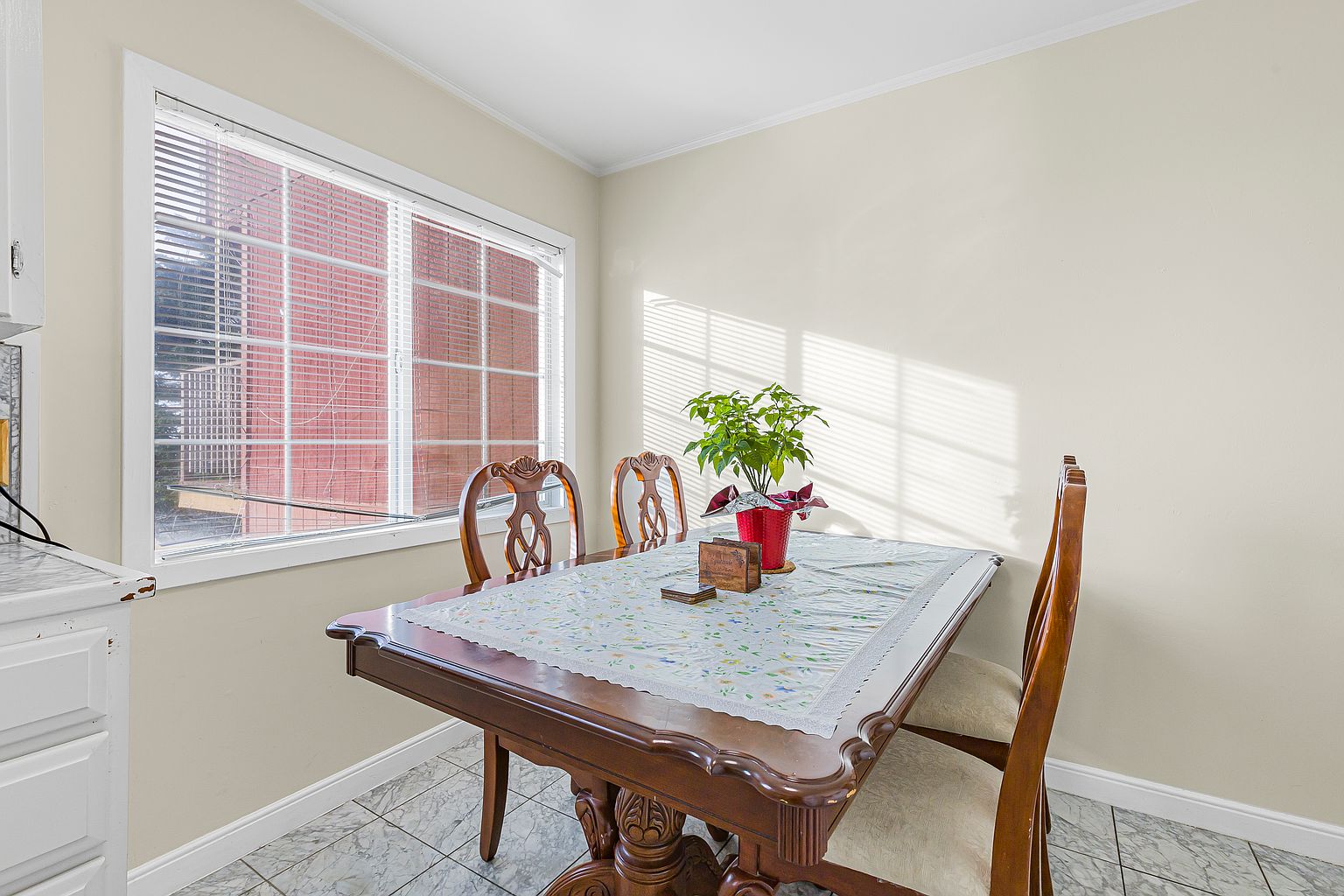 104 Santa Barbara Ave photo 4