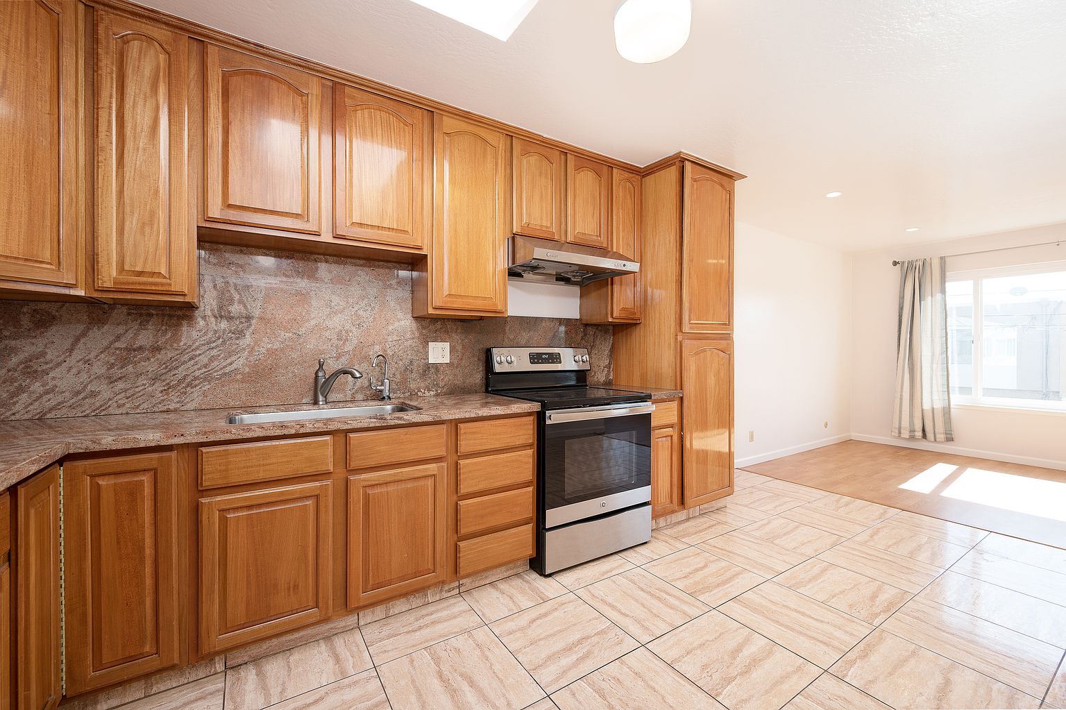 49 E Moltke St photo 4