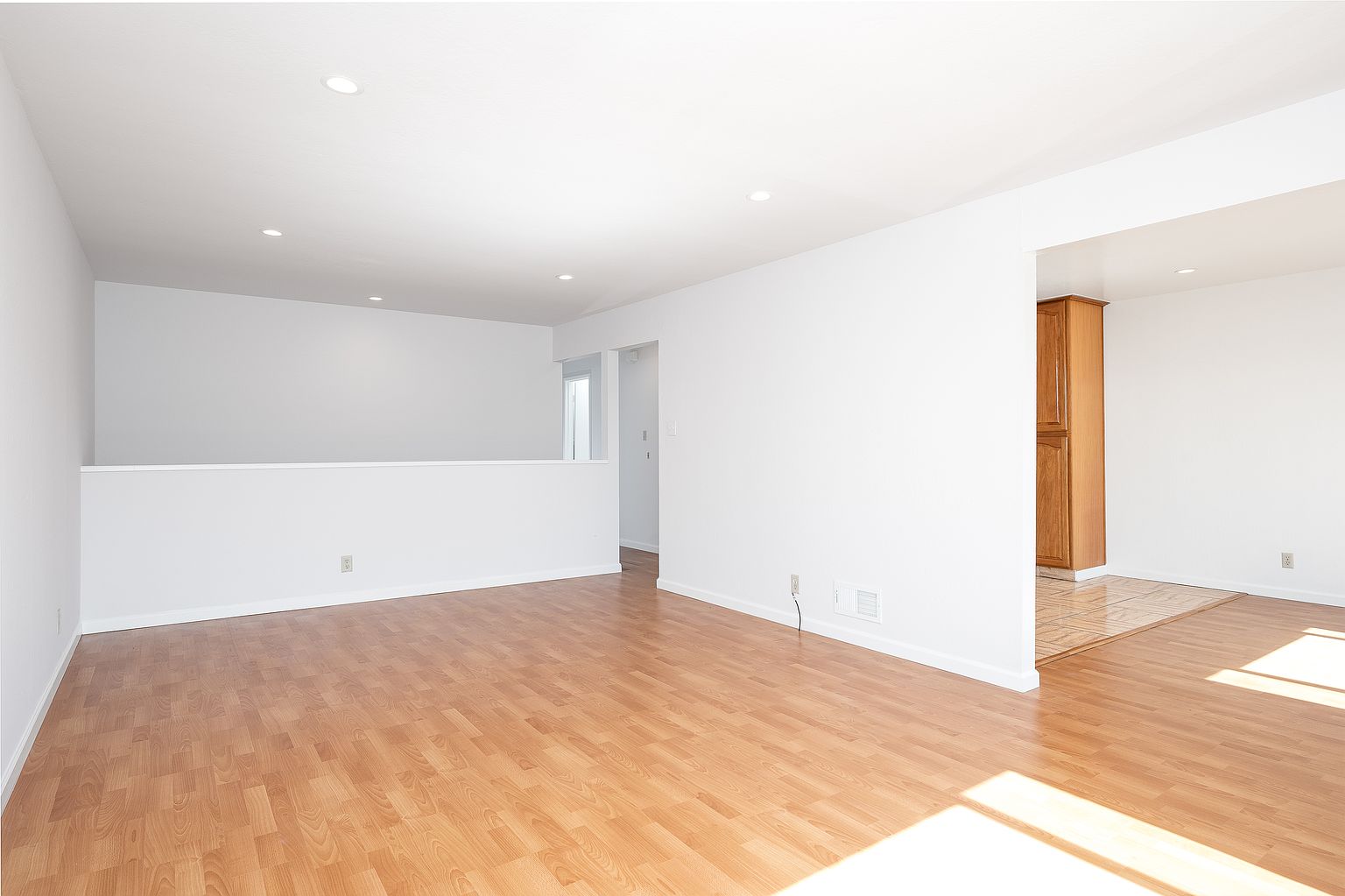 49 E Moltke St photo 3