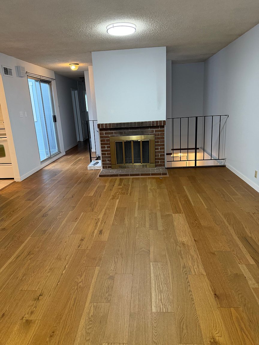 393 E Moltke St photo 5