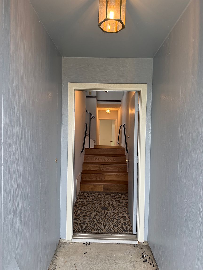 393 E Moltke St photo 2