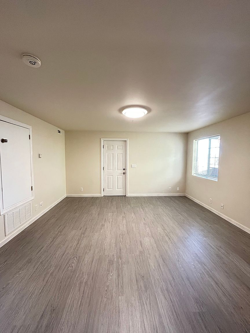 88 Alexander Ave photo 2